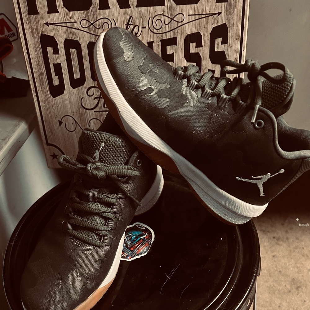 5y Jordan shoes worn 2 times still very new!